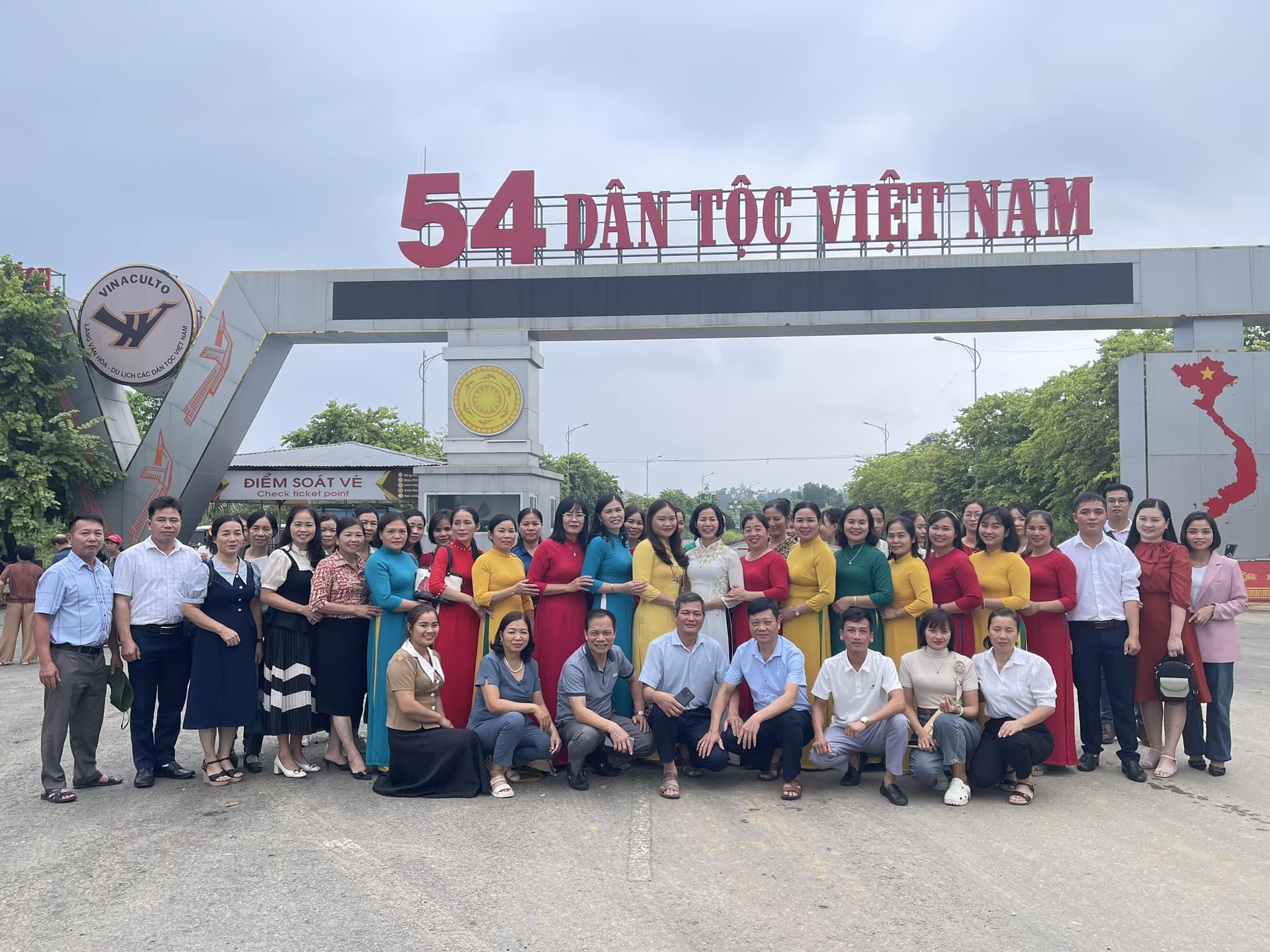 Cổng Soát Vé Làng Văn Hóa Các Dân Tộc Việt Nam